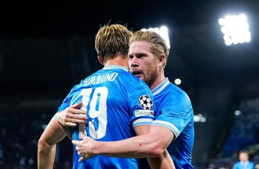 Kevin De Bruyne chia se ve Rasmus Hojlund.