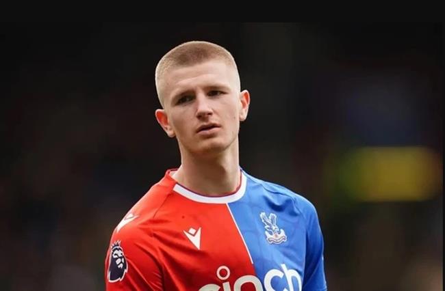 Liverpool duoc khuyen nen tu bo viec theo duoi Adam Wharton.