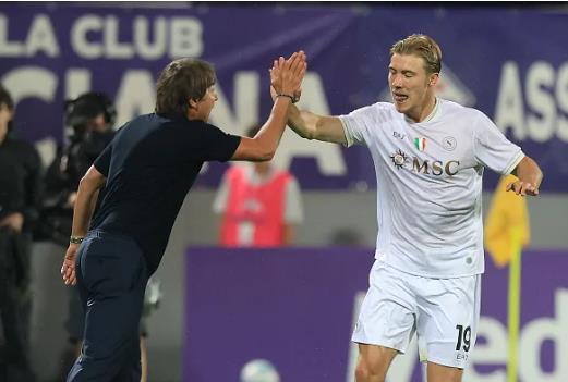 Rasmus Hojlund ghi ban ngay trong tran ra mat Napoli.