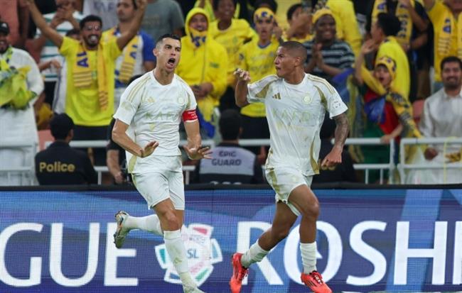 Ronaldo toa sang Al Nassr ha Al Ittihad ngay tai sao huyet