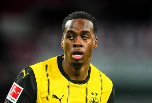 Jamie Gittens duoc Chelsea quan tam.