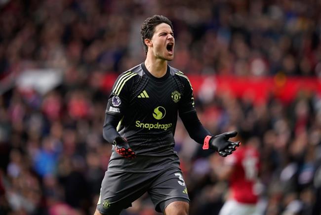 Peter Schmeichel thay doi quan diem ve Senne Lammens.