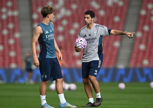 Gilberto Silva dua ra loi canh bao toi Mikel Arteta ve Max Dowman.