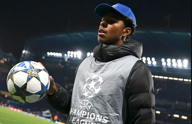 Isago da Silva nhat bong trong tran dau giua Chelsea va Benfica.