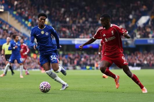 Josh Acheampong da chinh trong chien thang truoc Liverpool.