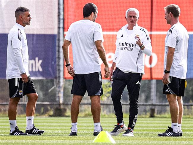 Jose Mourinho trở lại Benfica Viết nốt chặng hành trình 3