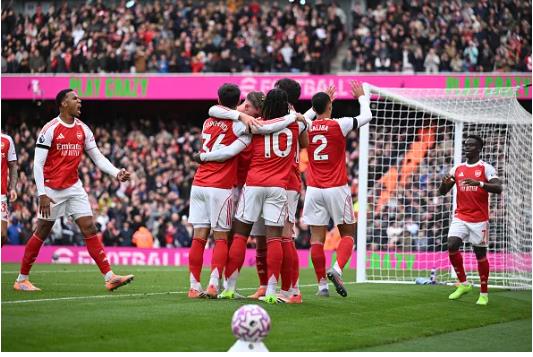 Wayne Rooney het loi khen ngoi Bukayo Saka.