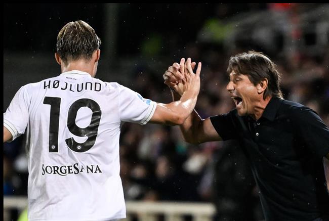 Rasmus Hojlund chi mat 14 phut de co ban dau tien cho Napoli.