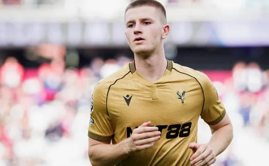 Chelsea duoc khuyen nen danh bai MU va Liverpool vu Adam Wharton.