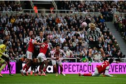 Gabriel bị chỉ trích ở bàn thua của Arsenal trước Newcastle