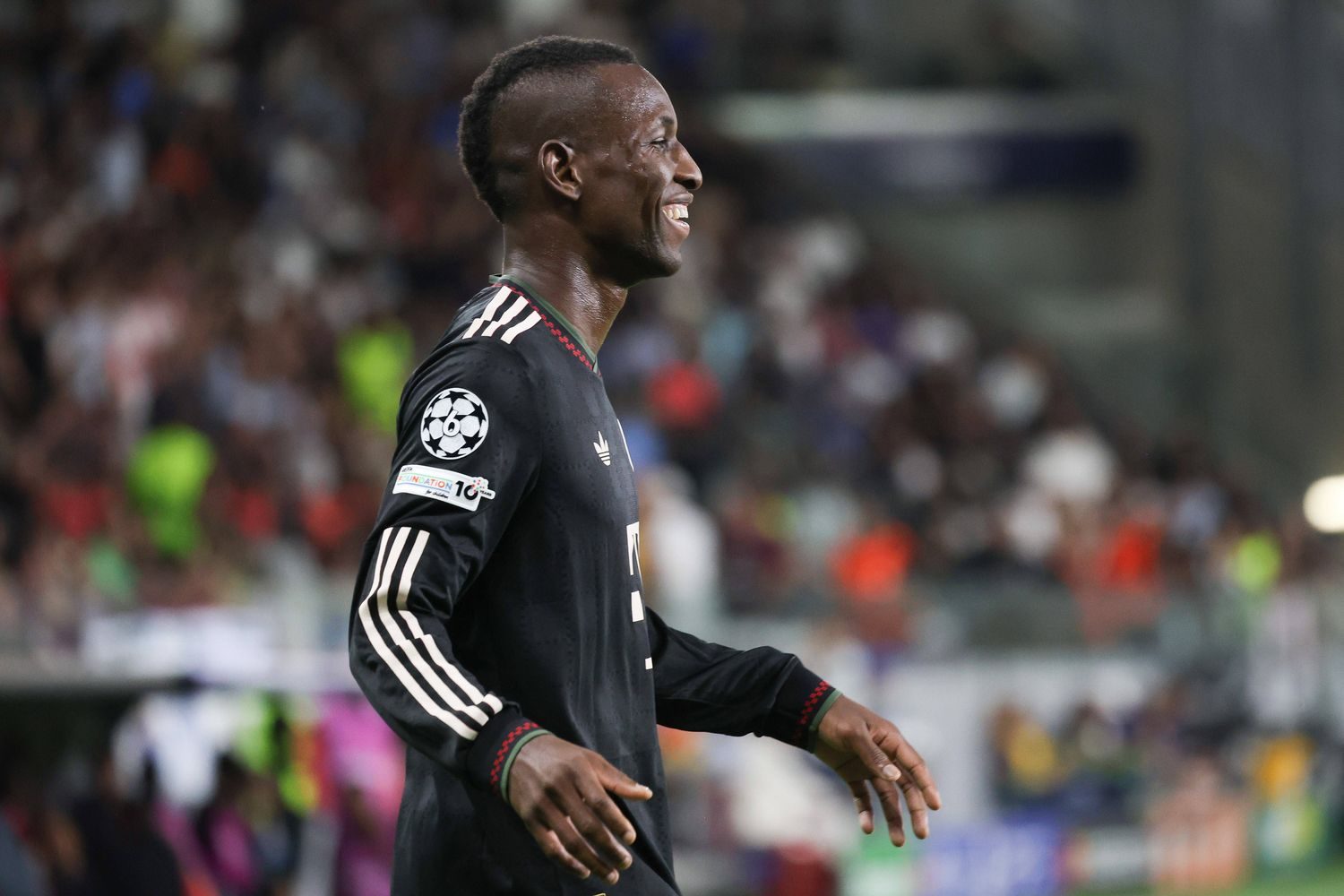 Cú hích cho Nicolas Jackson 1