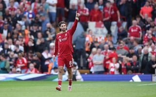 dominik-szoboszlai-of-liverpool-celebrates-scoring-the-1-0-goal-during-the-english-premier-league-soccer-match-between-liverpool-fc-and-arsenal-fc-efe-0109081106-1.jpg