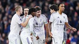 Gary Neville: Man United có thể cán đích trong top 6