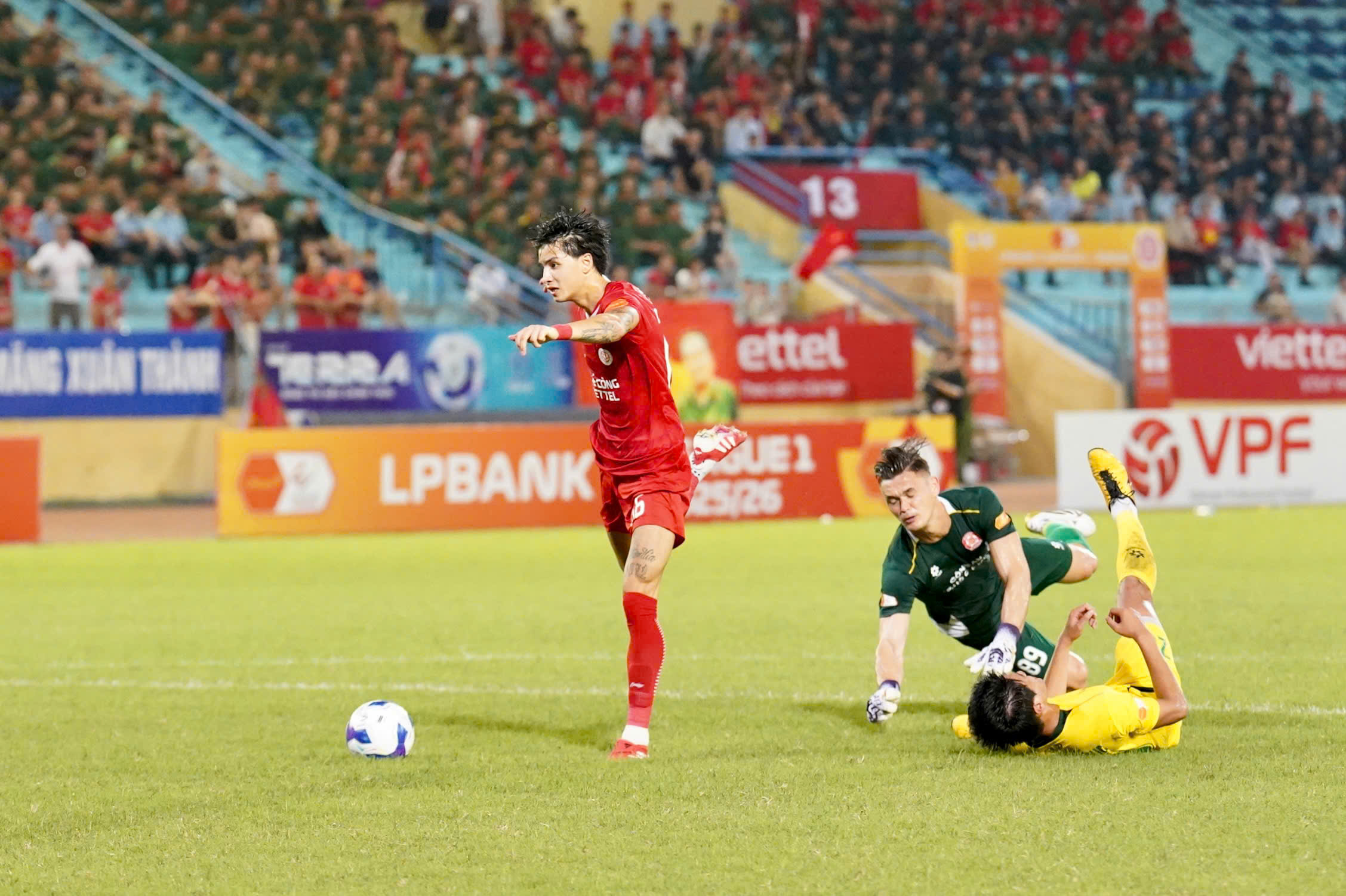 Màn chào sân đáng nhớ của sao Việt kiều Damian Vũ Thanh An 1