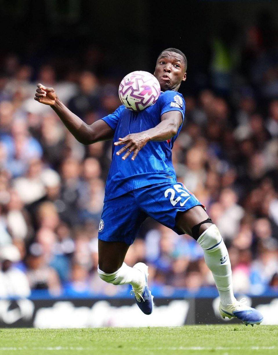 Moises Caicedo “Quái vật” nơi trung tuyến 1