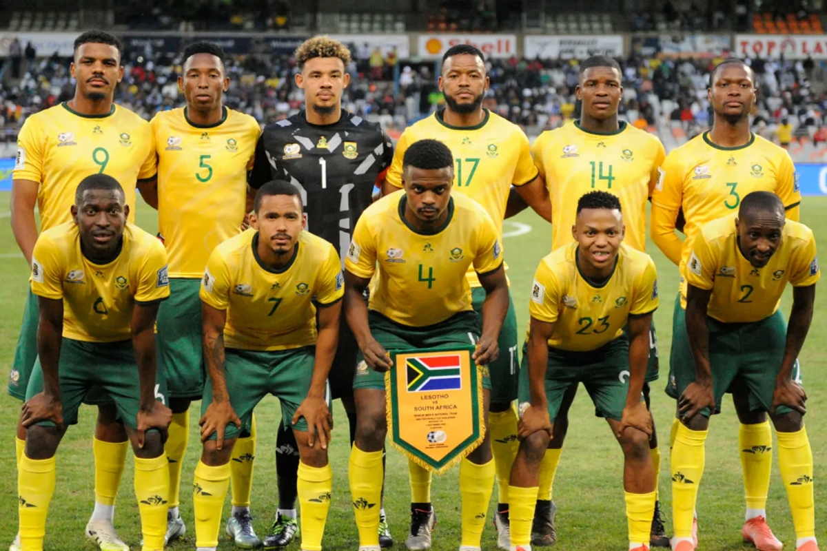 dT Nam Phi su dung cau thu bi treo gio Teboho Mokoena