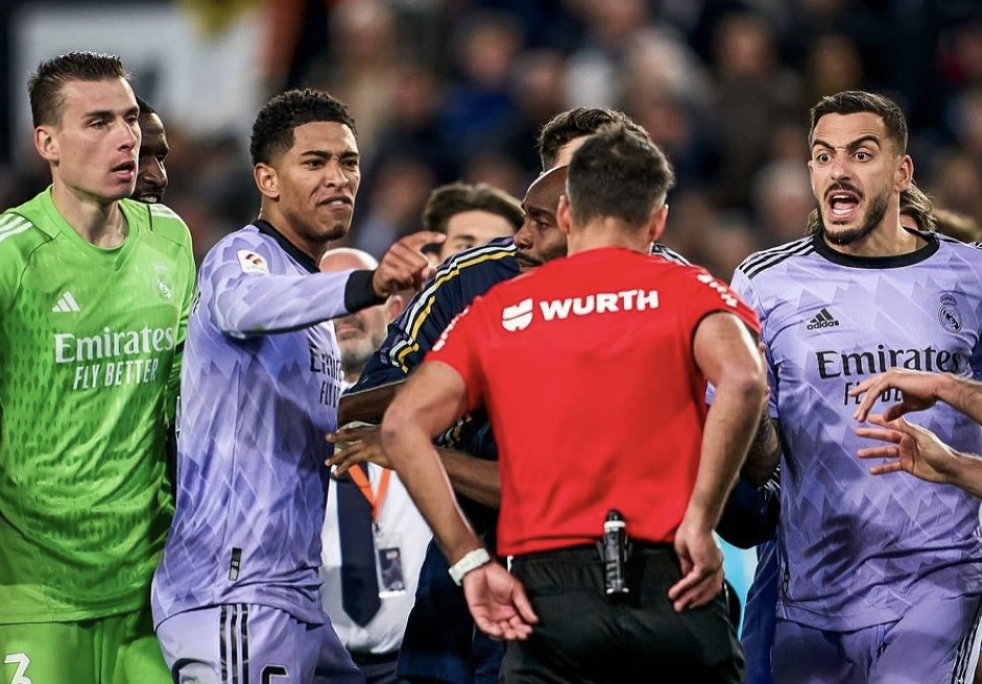 Real Madrid kéo FIFA vào cuộc chiến trọng tài sau tấm thẻ đỏ của Huijsen 1