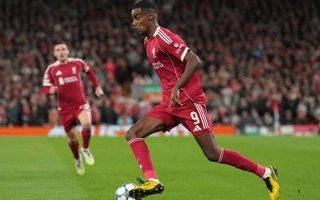skysports-alexander-isak-liverpool_7023460-1809110749-1.jpg